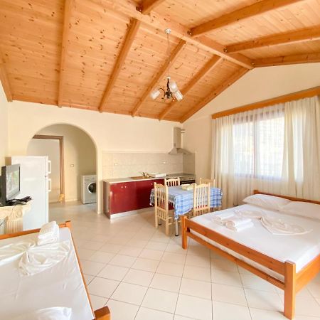 Summerland Saranda Bagian luar foto