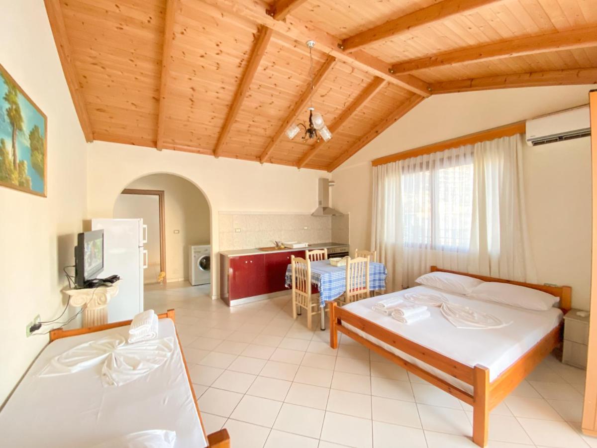 Summerland Saranda Bagian luar foto