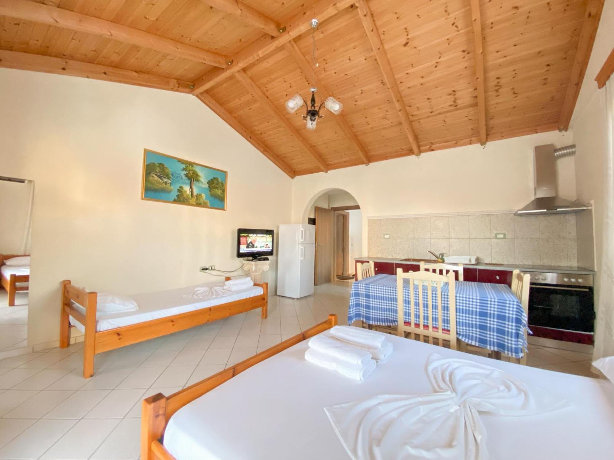 Summerland Saranda Bagian luar foto