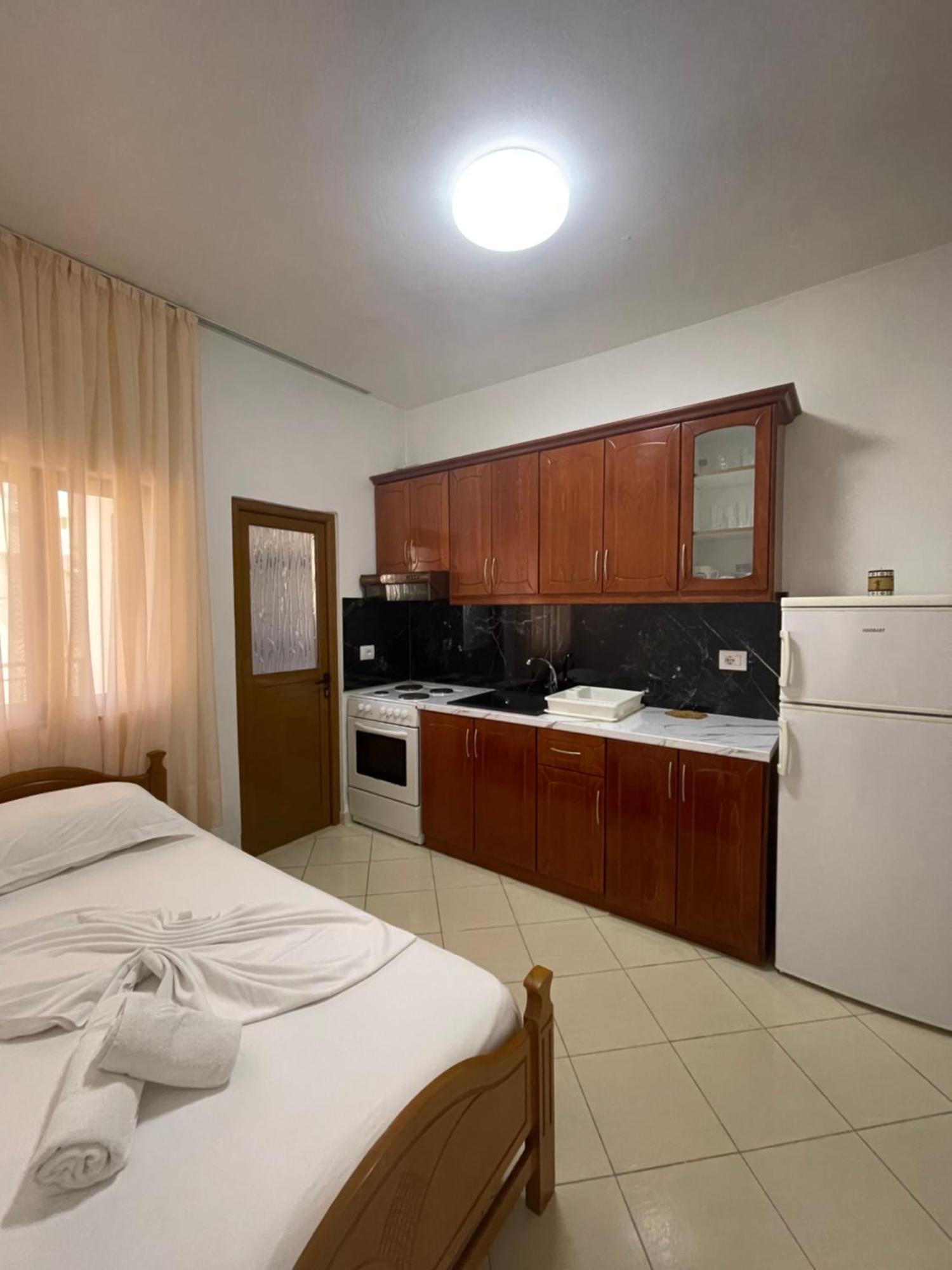 Summerland Saranda Bagian luar foto